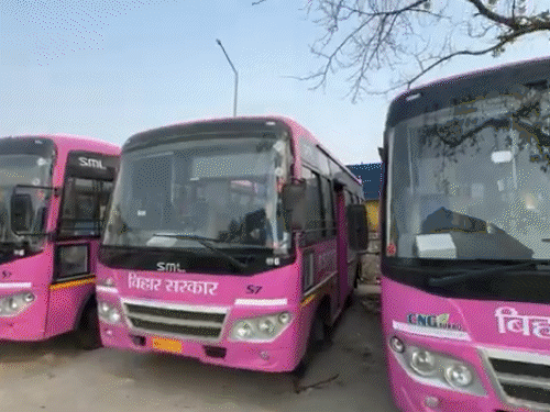 नालंदा में महिलाओं को पिंक बस का तोहफा:1 जनवरी से राजगीर-बिहारशरीफ से खुलेगी 2 पिंक बसें, मंत्री श्रवण कुमार ने की घोषणा
