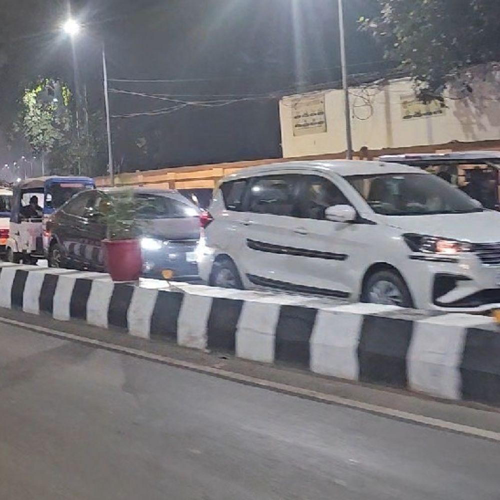 वीआईपी मूवमेंट से लखनऊ बेहाल:बुधवार शाम से रात तक जाम, वीआईपी मूवमेंट से पुराने शहर से गंज तक ठप रहा यातायात