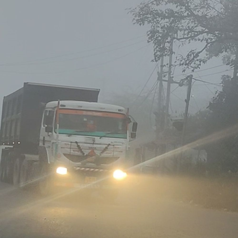 सीतापुर में भीषण ठंड, कोहरा और शीतलहर का प्रकोप:जनजीवन अस्त-व्यस्त, कक्षा 8 तक के स्कूल 30 दिसंबर तक बंद