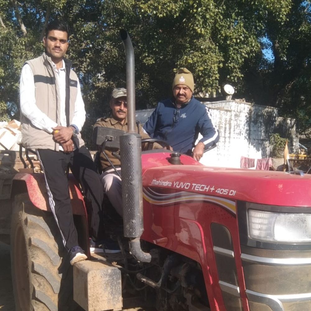 शिवपुरी में अवैध खनन परिवहन पर सख्ती, दो ट्रैक्टर-ट्रॉली जब्त:बैराड-पोहरी में बिना ई-टीपी पकड़े गए वाहन