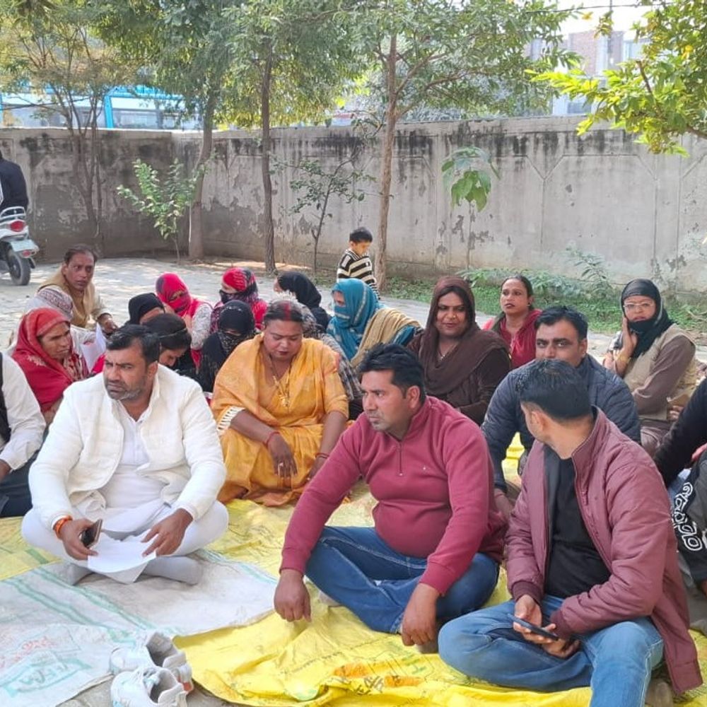 बागपत में किसानों ने बिजली समस्याओं पर दिया धरना:अधीक्षण अभियंता ने समाधान का आश्वासन दिया