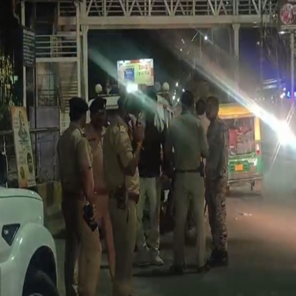 ग्वालियर में हाई अलर्ट में लूट:बाइक सवार बदमाशों ने ओवरटेक कर छात्रा को रोका, सोने की चेन, टॉप्स लूट ले गए