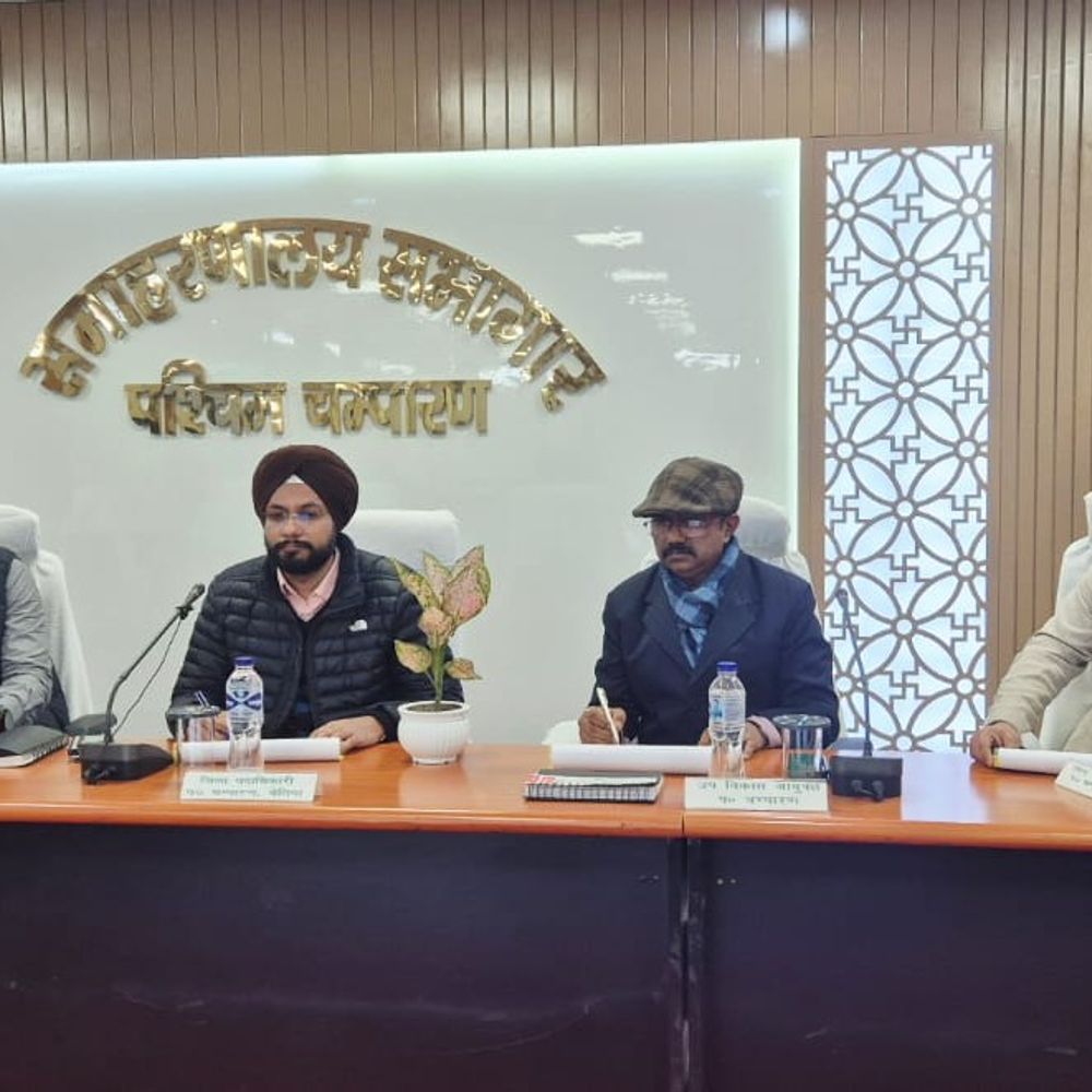 बेतिया में फर्टिलाइजर उपलब्धता सर्वोच्च प्राथमिकता:DM तरनजोत सिंह ने कहा – किसानों का शोषण बर्दाश्त नहीं होगा