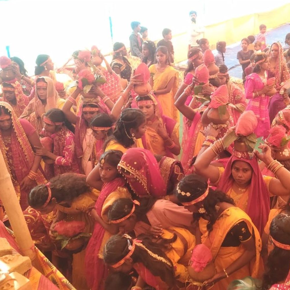 बिहपुर के नन्हकार में भागवत कथा शुरू:कलश यात्रा के साथ शुभारंभ, गांव और आसपास के क्षेत्रों में उत्साह का माहौल