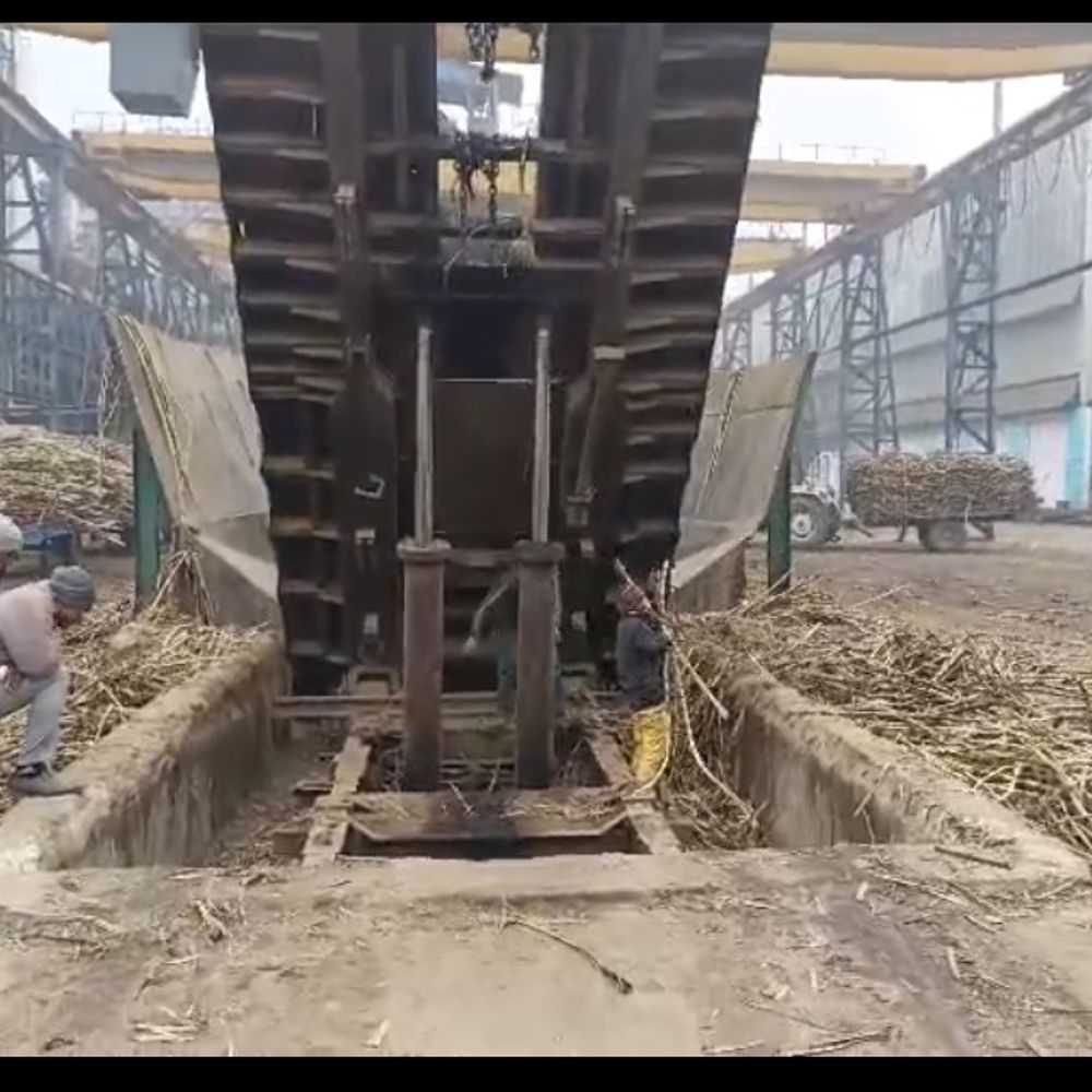 मुजफ्फरनगर की शुगर मिलों में मजदूरों के उत्पीड़न का आरोपों:सपा विधायक पंकज मलिक ने विस में उठाया था मुद्दा, लखनऊ से पहुंची टीम पने जांच की