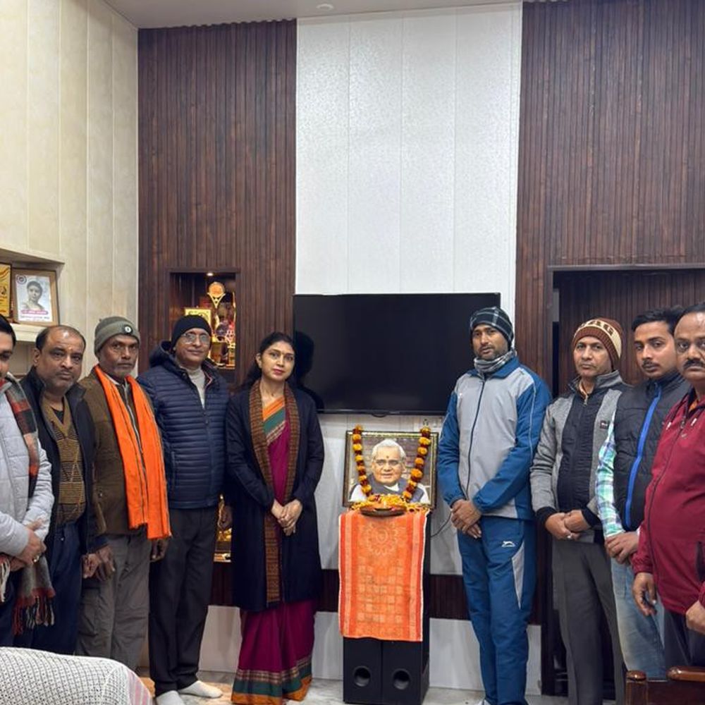जौनपुर में अटल बिहारी वाजपेयी की जयंती मनाई:भाजपा कार्यकर्ताओं ने अर्पित किए श्रद्धासुमन, कहा- अखंड भारत का सपना साकार हो रहा