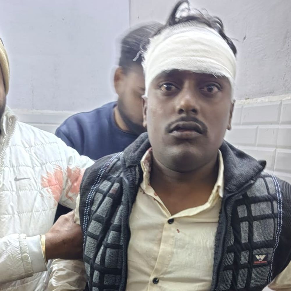 संतकबीर नगर में ट्रक ने बाइक को एक किमी घसीटा:पीआरवी ने पीछा कर पकड़ा, ड्राइवर-खलासी भागे