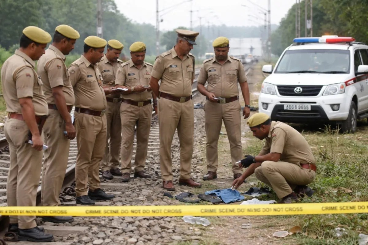 प्रेमिका ने ट्रेन से तो प्रेमी ने पेड़ पर फंदे से लटक कर दे दी जान… 2 साल की प्रेम कहानी का हुआ खौफनाक अंत