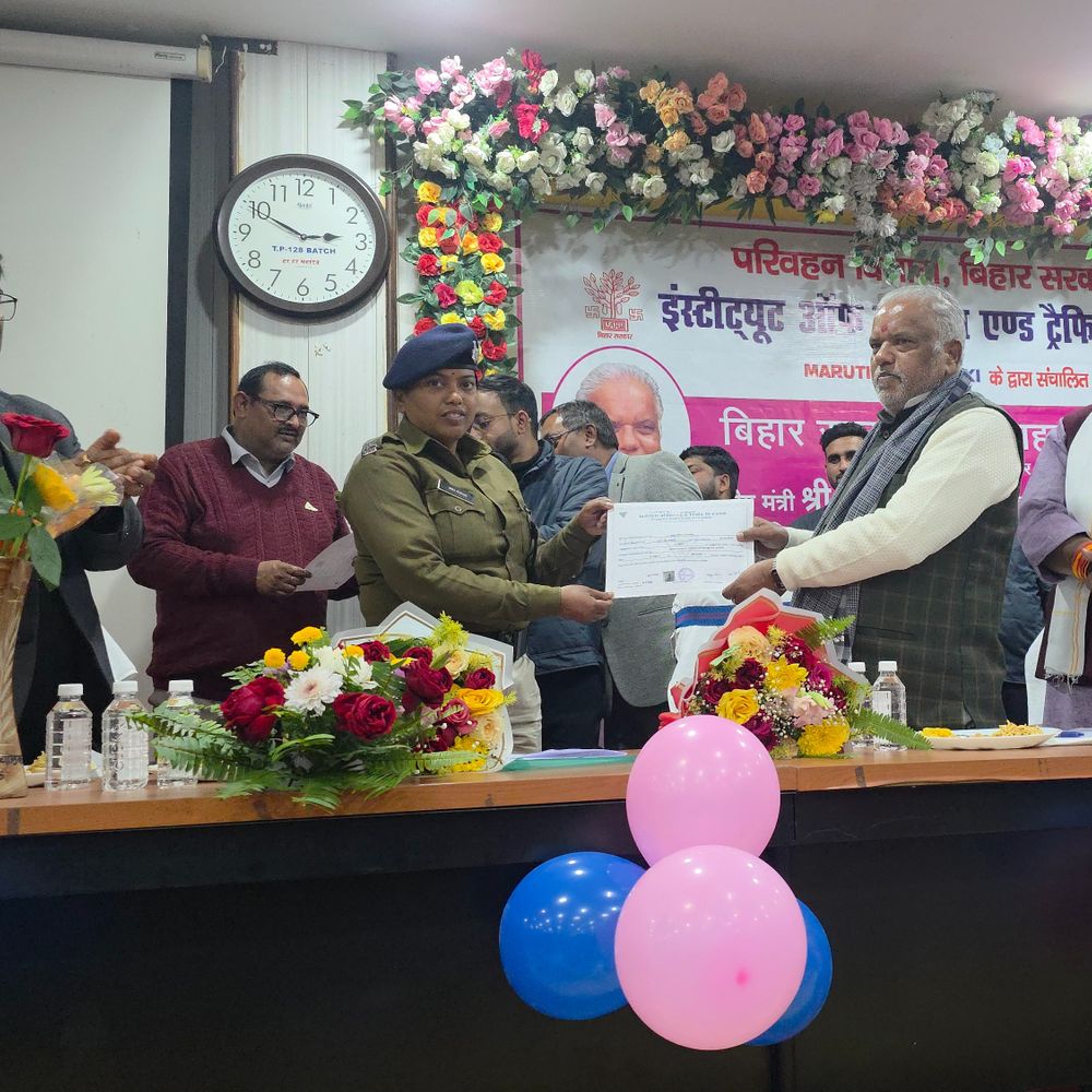 औरंगाबाद में 19 महिला ड्राइवर्स को मंत्री ने दिया प्रमाणपत्र:जल्द थामेंगी पिंक बसों की स्टेयरिंग, 206 और महिला ड्राइवरों की होगी बहाली