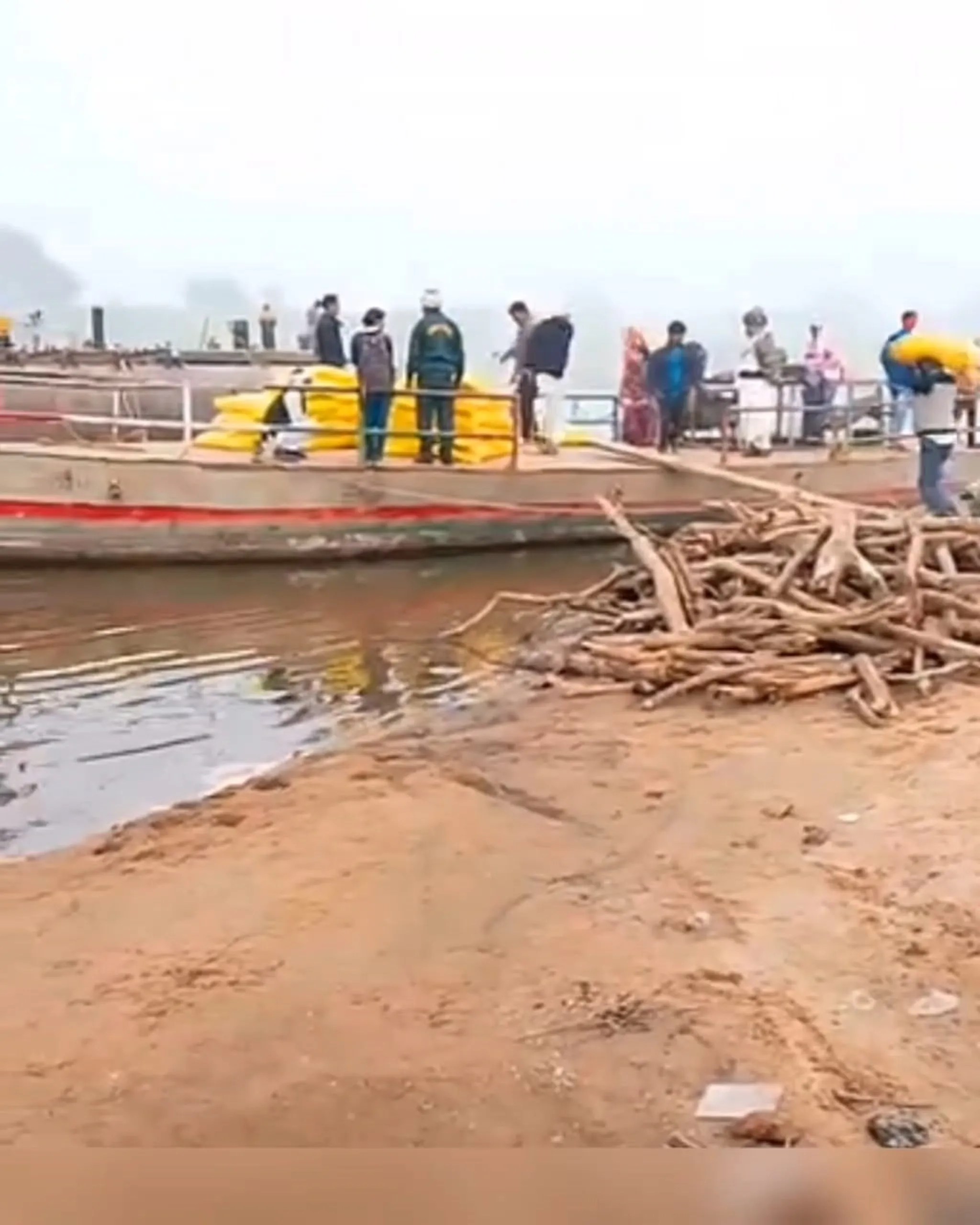 कृषि मंत्री के जिले में किसान परेशान, खाद की हो रही तस्करी