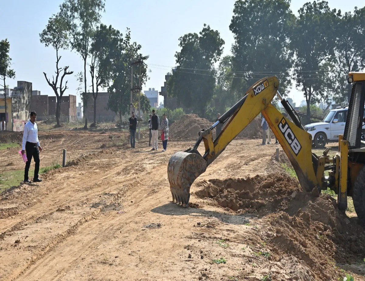 अवैध कॉलोनी पर शिकंजा… 25 बीघा की तीन कॉलोनियों पर चलाई जेसीबी