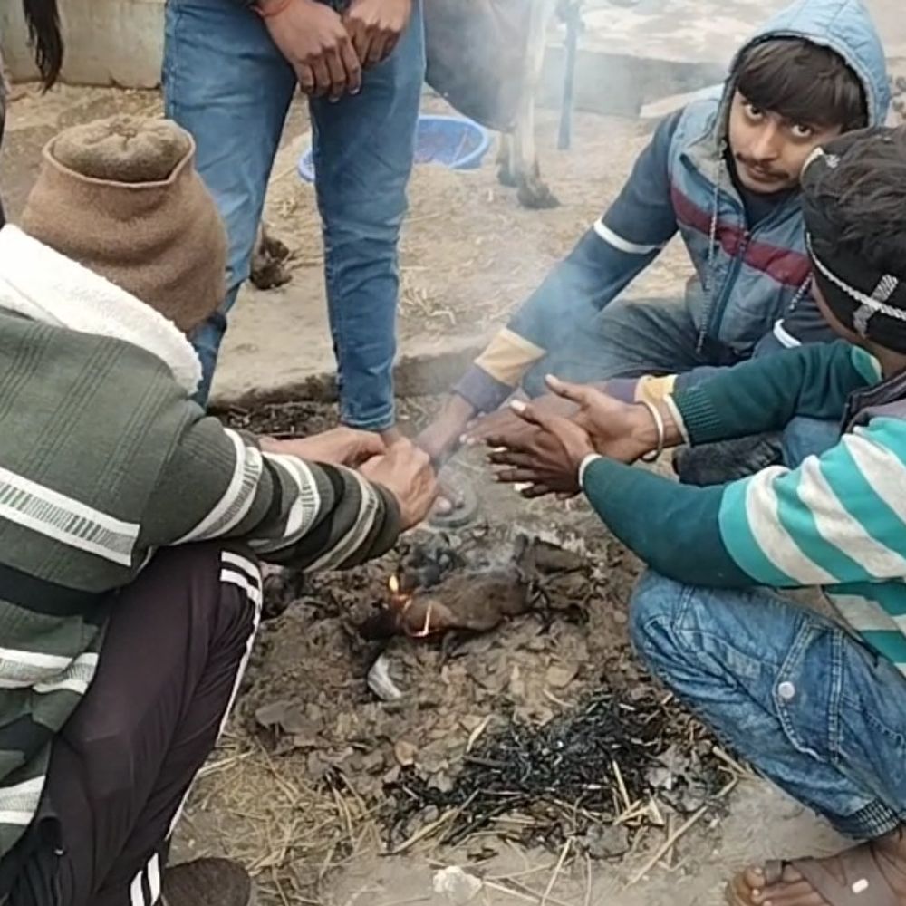 बक्सर में ठंड का कहर, 9 डिग्री तक गिरा पारा:क्लास 1 से 8 तक के स्कूल बंद, ठिठुरन बढ़ने से जनजीवन प्रभावित