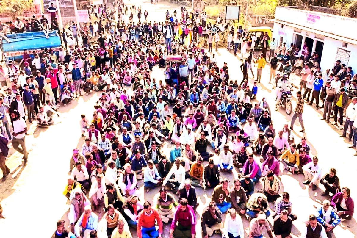 मेगा हाईवे 4 घंटे जाम, हल्का बल प्रयोग कर खुलवाया, रिपोर्ट दर्ज …. देखें वीडियो