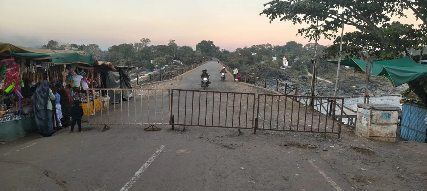 सतधारा के पुराने पुल से वाहनों की आवाजाही बंद, मेला अवधि में भी प्रतिबंध रहेगा