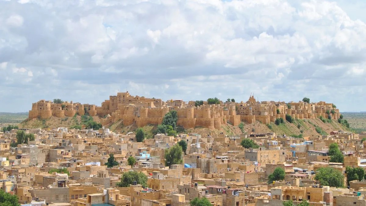 रोजगार की तलाश में बाहरी लोगों की आमद, सत्यापन को लेकर गंभीरता दिखाने की दरकार