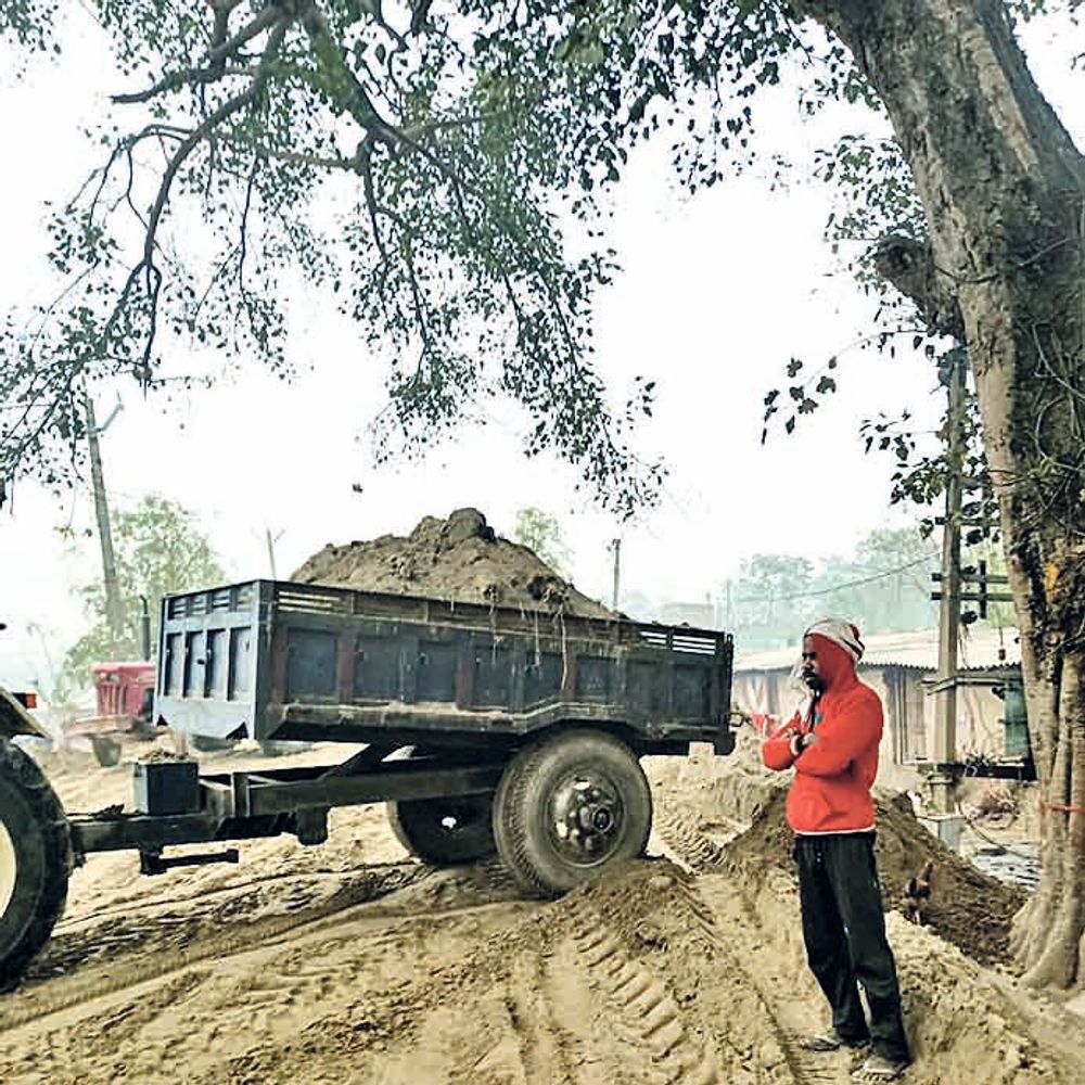 बांध निर्माण में बालू के उपयोग पर जताई आपत्ति