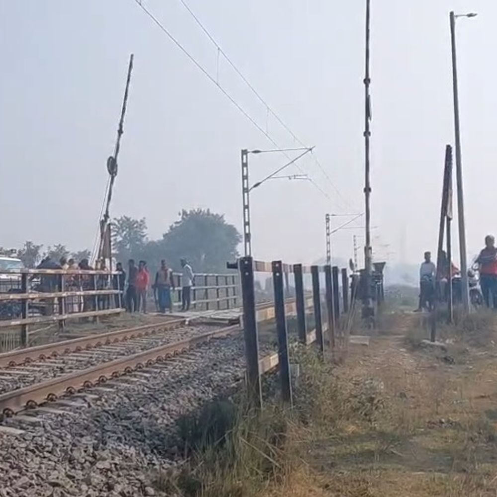सुपौल में ट्रेन से कटकर 55 वर्षीय व्यक्ति की मौत:जोगबनी-दानापुर रेलखंड पर हादसा, 50 मीटर तक घसीटने से शव बुरी तरह क्षत-विक्षत