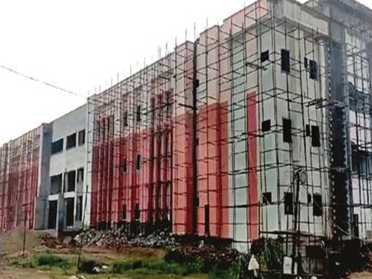 बहादुरगढ़ के निर्माणाधीन ईएसआई अस्पताल में लूटपाट:सिक्योरिटी गार्डों को मैस में बंधक बनाया, जान से मारने की धमकी, फिर लाखों का कॉपर वायर लूटा