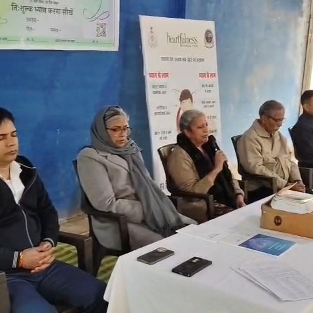 मंडला पुलिस के लिए तीन दिवसीय ध्यान योग शिविर शुरू:तनाव प्रबंधन के लिए 21 दिसंबर को विश्व ध्यान दिवस पर होगा समापन