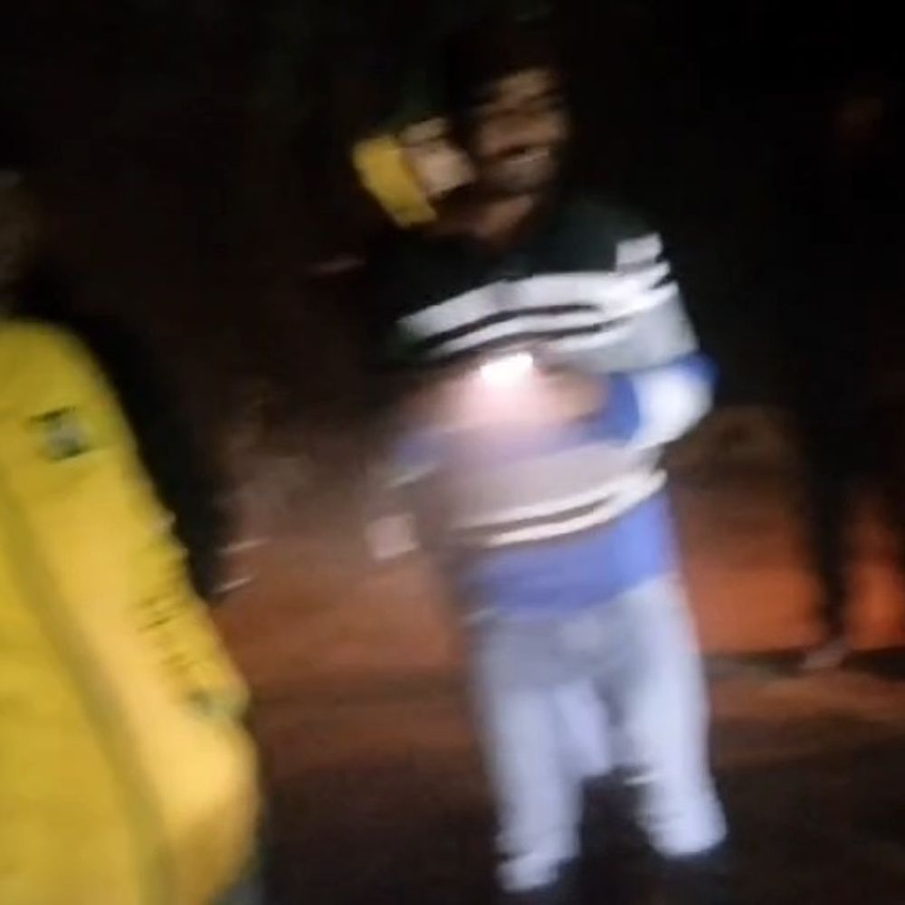 फतेहपुर में बाइक सवार को वाहन ने मारी टक्कर:सिर पर टायर चढ़ने से मौत, एक घंटे देर से पहुंची पुलिस