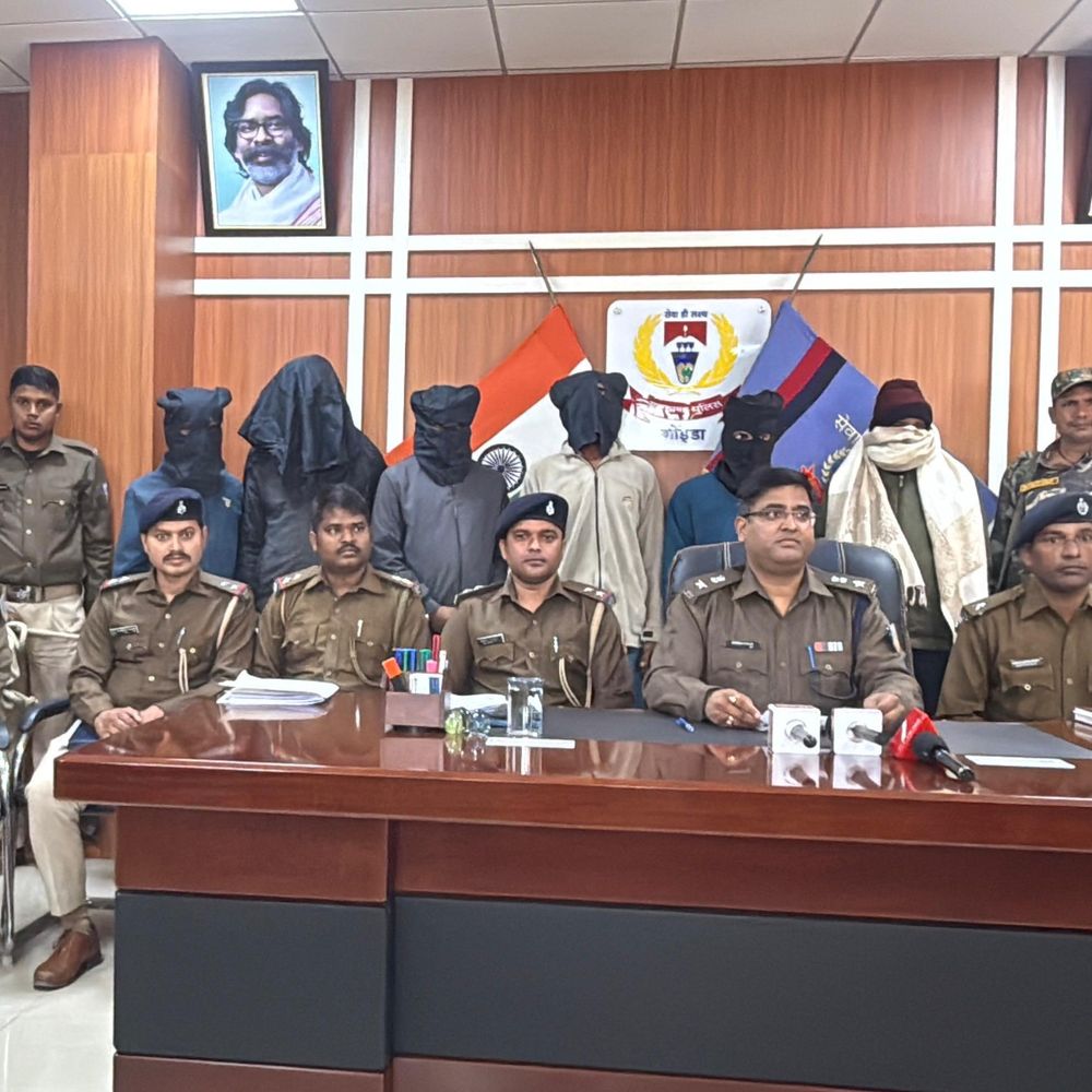 पोड़ैयाहाट में चोर गिरोह का खुलासा, छह आरोपी गिरफ्तार:3 ट्रैक्टर और 2 ट्रेलर बरामद, चोरी की गाड़ी 70 हजार रुपए में बेच देते थे आरोपी