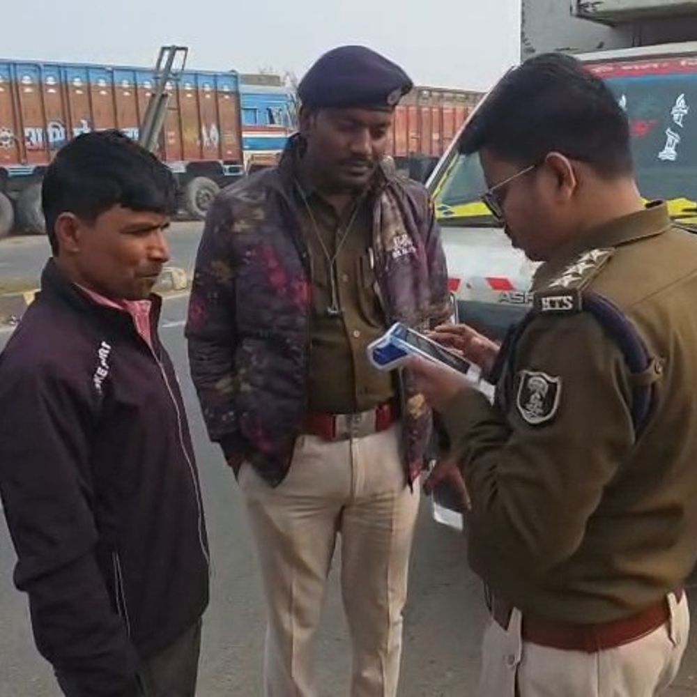 गोपालगंज में MVI ने की कार्रवाई:सड़क सुरक्षा नियमों के उल्लंघन पर 3.55 लाख से अधिक का चालान