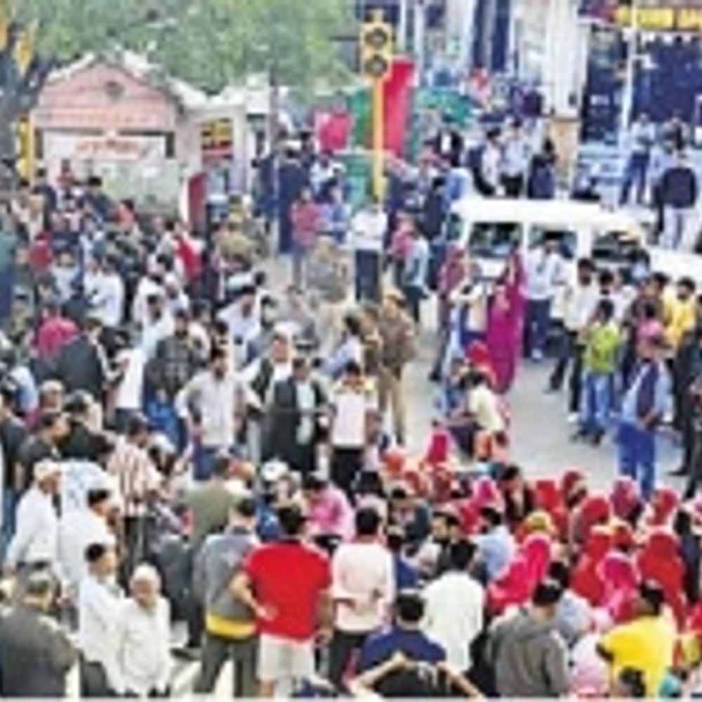 इलाज के दौरान 3 दिन बाद पेंटर की मौत, परिजनों का दो घंटे तक प्रदर्शन