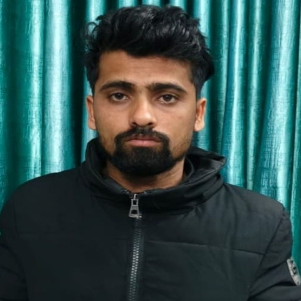 2.53 करोड़ की ठगी में शामिल आरोपी हरदा से पकड़ाया:ग्वालियर में रामकृष्ण मिशन के सचिव को 26 दिन डिजिटल अरेस्ट कर की थी ठगी