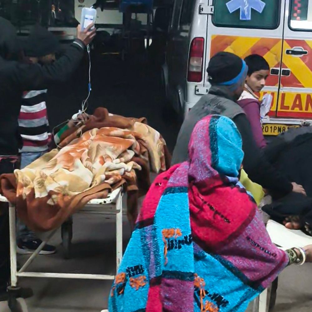 लखीसराय में सड़क हादसा, एक की मौत:तेज रफ्तार बोलेरो ने बाइक सवार चार भाइयों को रौंदा, तीन घायल