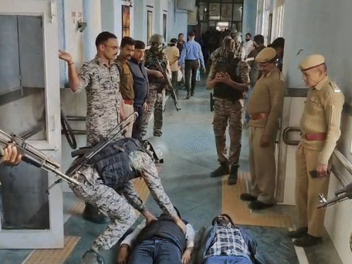 SMS हॉस्पिटल में 2 कर्मचारियों को बनाया बंधक:एटीएस की ईआरटी टीम के 19 जवानों ने रेस्क्यू कर छुड़ाया; घटनाक्रम देख हॉस्पिटल में मचा हड़कंप