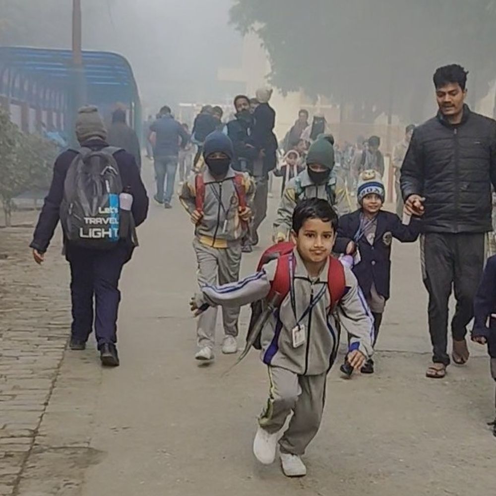 ठंड का कहर, वाराणसी में कक्षा-8 तक के स्कूल बंद:DM ने दिए निर्देश, 30 दिसंबर तक सभी बोर्ड के स्कूलों के लिए जारी हुआ आदेश