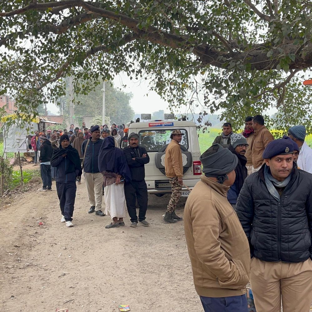 मस्जिद में संदिग्धों की सूचना, जांच में स्थानीय निकले:बक्सर में पुलिस ने अफवाह बताया, सभी को घर भेजा