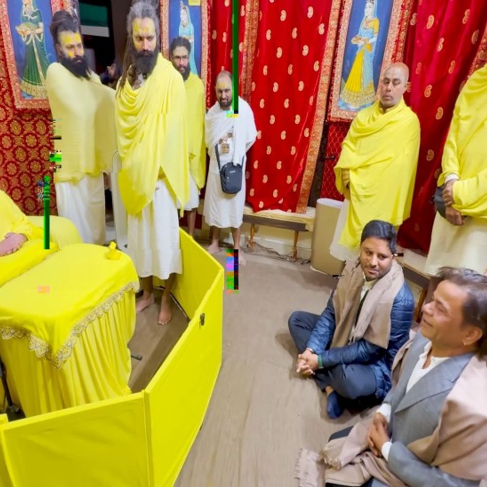 संत प्रेमानंद महाराज से मिले अभिनेता राजपाल यादव:संत ने कहा कैसे हो,राजपाल बोले आज ठीक हूं