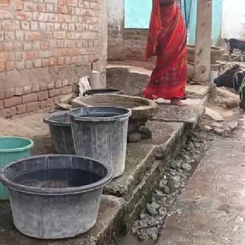 भागलपुर के सिलहन खजुरिया पंचायत में नल-जल योजना फेल:महिलाएं बोलीं- निजी बोरिंग मालिक को हर महीने 100 से 150 रुपए देते हैं, 8 महीने में ठप हुआ प्रोजेक्ट