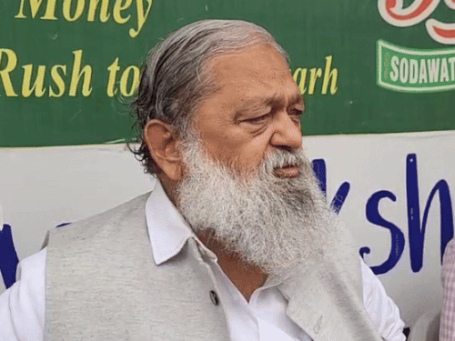 करनाल में रोडवेज ड्राइवर द्वारा बस पलटाने का मामला:परिवहन मंत्री अनिल विज ने दिए जांच के आदेश, बोले एडवाइजरी के बावजूद 60 किमी से ज्यादा रफ्तार क्यों