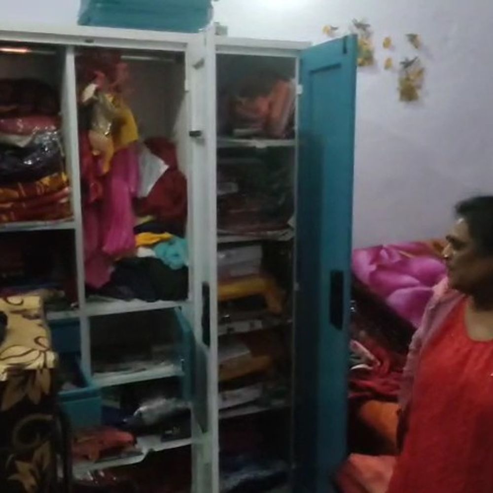 गुमला में सेवानिवृत्त कर्मी के घर दिनदहाड़े लूट:अपराधियों ने 3 लाख से अधिक के जेवर लूटे, शाम तक नगद देने की धमकी भी दी