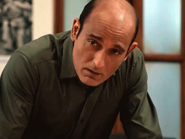 ‘दृश्यम 3’ प्रोड्यूसर ने अक्षय खन्ना को लीगल नोटिस भेजा:मुआवजे की मांग की, कहा- अचानक ‘धुरंधर’ की सक्सेस सर चढ़ गई है