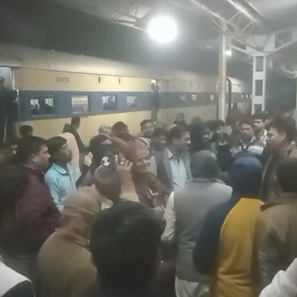 उन्नाव में लखनऊ-कानपुर रेलखंड पर मेगा ब्लॉक:मरम्मत कार्य से कई ट्रेनें डायवर्ट, एक दर्जन से ज्यादा ट्रेनें दिल्ली तक प्रभावित