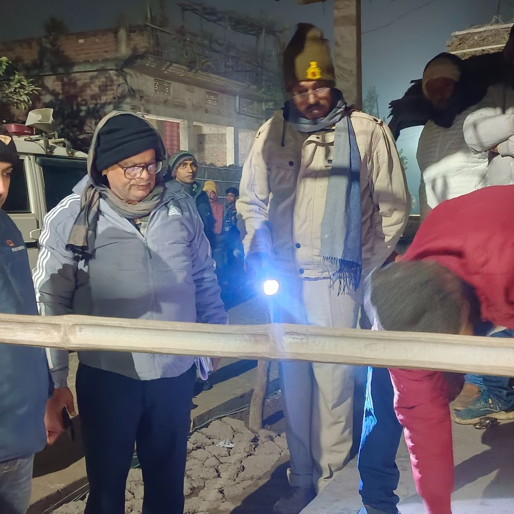 हसनपुर के एक मकान में अवैध खाद भंडारण:अनुमंडल कृषि पदाधिकारी ने की छापेमारी, भारी मात्रा में उर्वरक जब्त