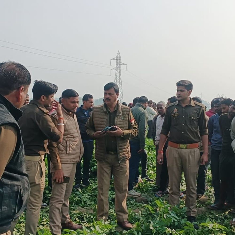 फर्रुखाबाद ​​​​​​​में किशोर का खेत में मिला था शव:पांचाल घाट पर अंतिम संस्कार, आरोपियों की गिरफ्तारी को 3 टीम गठित