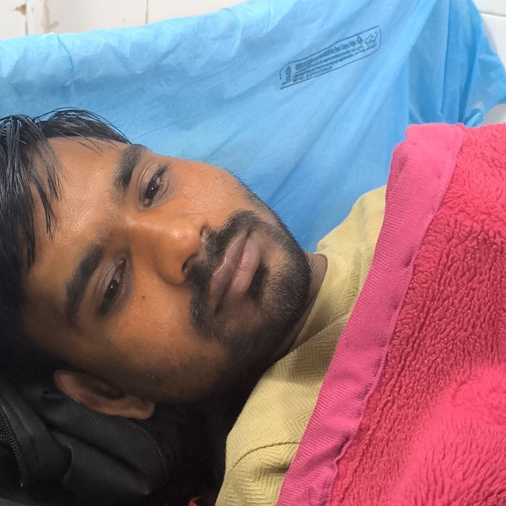 बनसतती गांव में दो पक्षों में मारपीट:एक युवक गंभीर घायल, अस्पताल में भर्ती; खेत में बकरी के फसल चरने पर विवाद