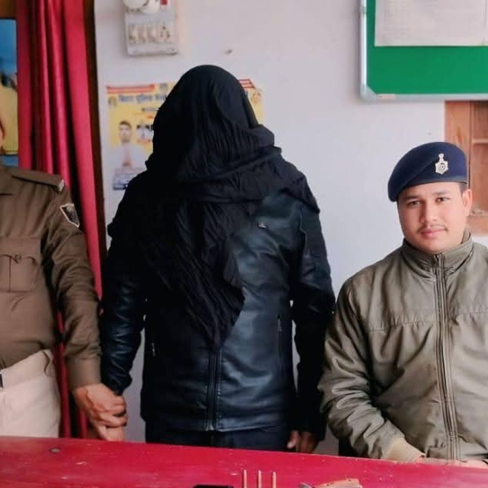 मधुबनी में अवैध हथियार के साथ एक तस्कर अरेस्ट:बस से देसी कट्टा और तीन जिंदा कारतूस बरामद