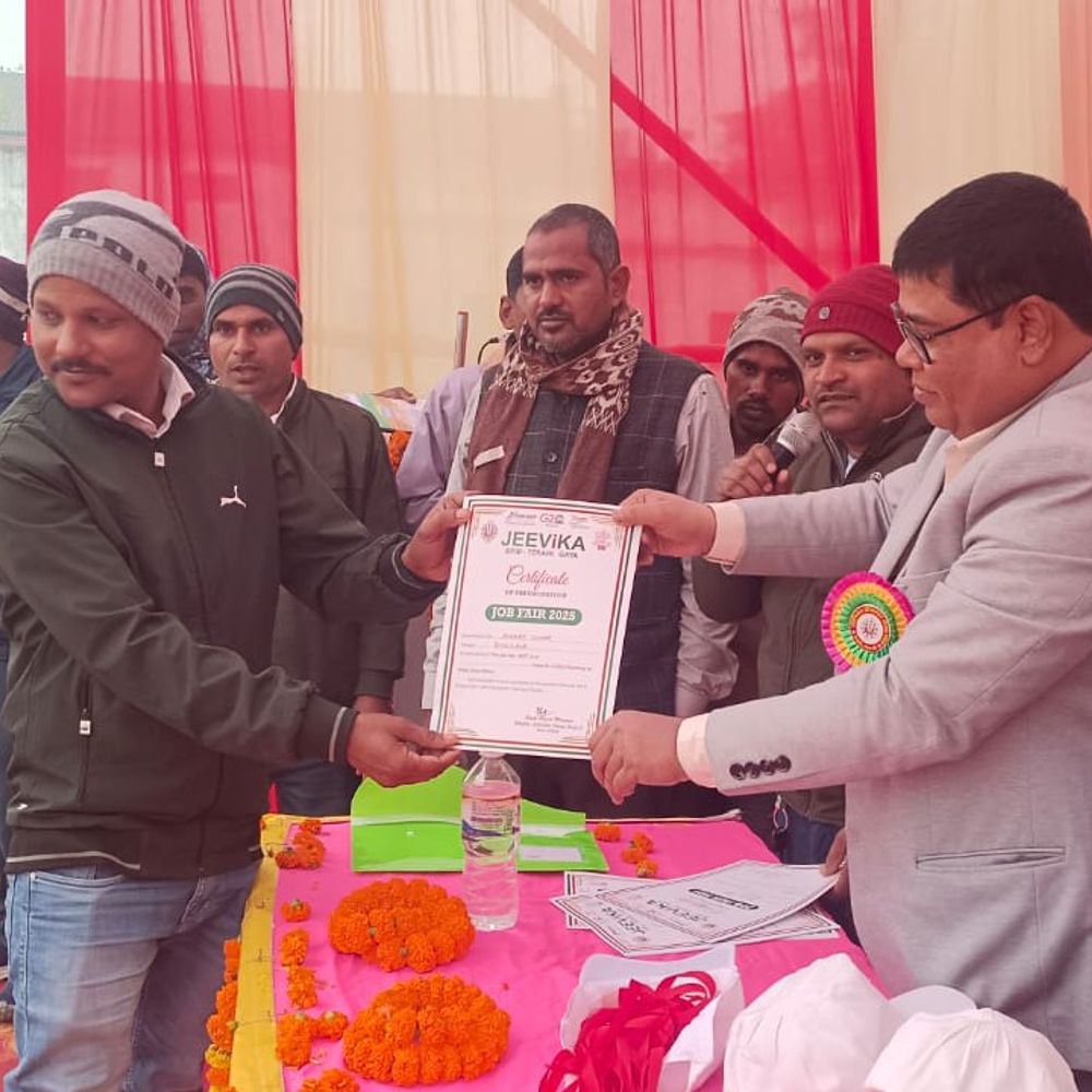 जीविका ने टेकारी में रोजगार सह मार्गदर्शन मेले का आयोजन:1587 युवाओं ने कराया पंजीकरण, 781 को मिला रोजगार का अवसर