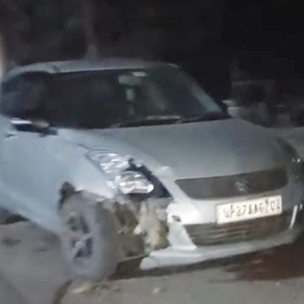 शाहजहांपुर में कार की टक्कर दो दरोगा को मारी टक्कर:हालत गंभीर, स्कॉर्ट से भेजा मेडिकल कॉलेज; चालक गाड़ी छोड़कर फरार