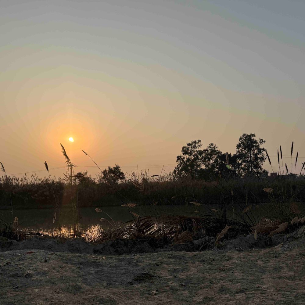 बुलंदशहर में न्यूनतम-अधिकतम तापमान में एक डिग्री की बढ़ोतरी:धूप निकलने से हल्की गर्मी, AQI 270 पर पहुंचा