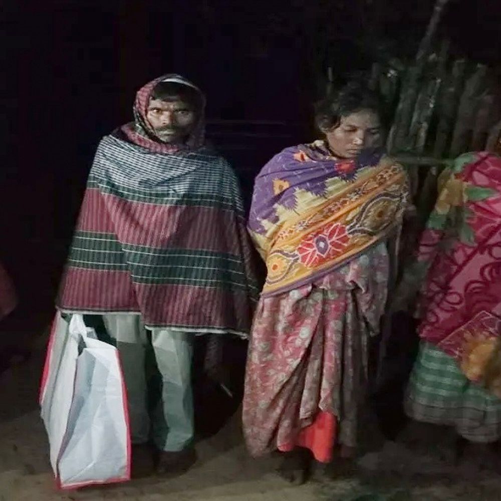 थैले में भर कर ले गए बेटे का शव:4 साल के बेटे की बॉडी ले जाने चाईबासा सदर अस्पताल से न एंबुलेंस मिली न शव वाहन