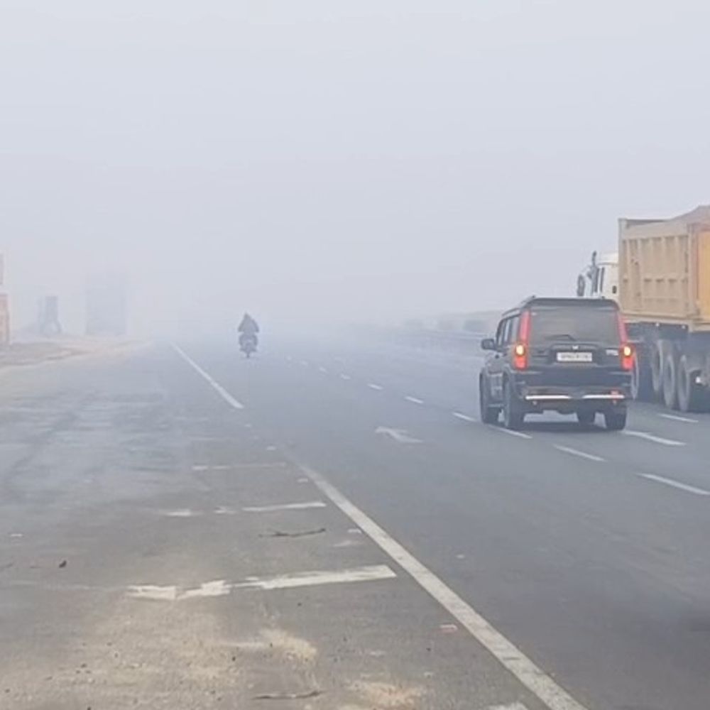 मथुरा में सड़क हादसे में युवक की मौत:शिनाख्त में जुटी पुलिस, सीसीटीवी खंगाल रही