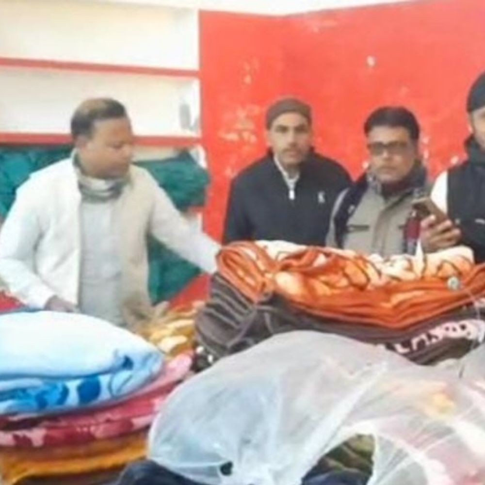 सुलतानपुर में लाइफलाइन सेवा समिति ने बांटे कंबल:जरूरतमंदों को मिली राहत, 2008 से जारी है सेवा कार्य