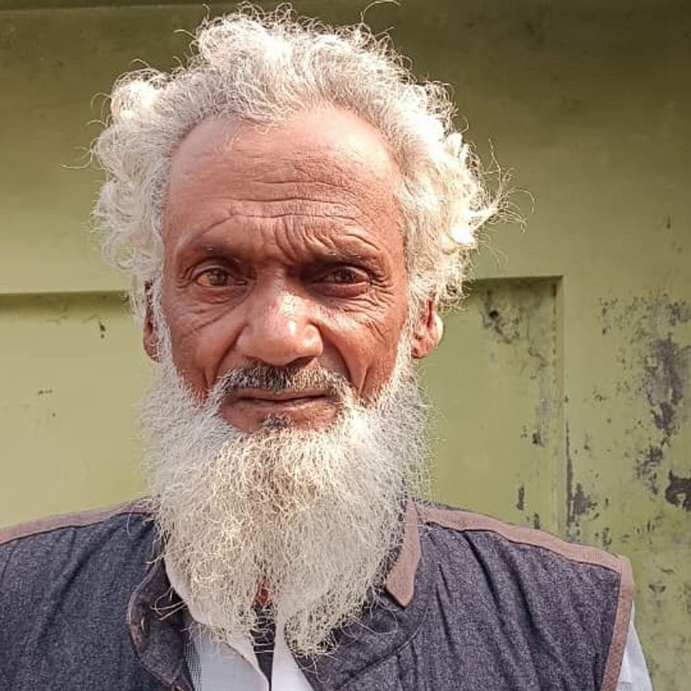 कुशीनगर में 45 साल बाद घर लौटा बेटा:1980 में 15 साल की उम्र में छोड़ा था घर, SIR फॉर्म बना घर वापसी का जरिया