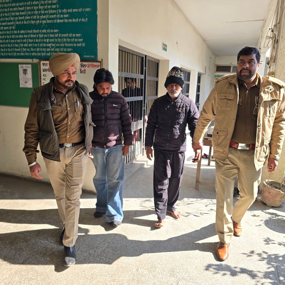 अबोहर में ड्रग तस्कर दामाद- ससुर अरेस्ट:हेरोइन और ड्रग मनी बरामद, कर रहे थे ग्राहकों का इंतजार, दोनों करते हैं खेतीबाड़ी